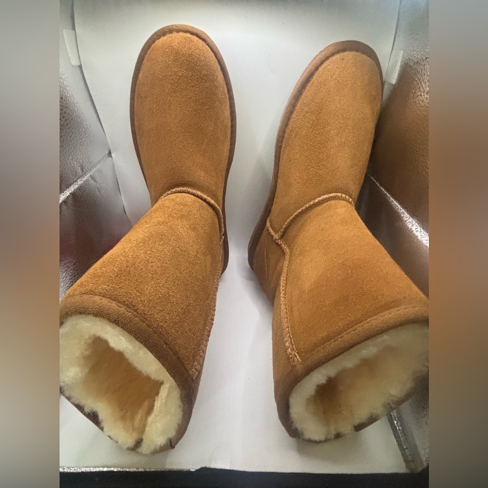 Minnetonka Women's Olympia Pull On Booties - Picture 6 of 8